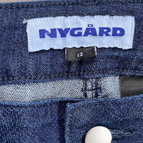 ✨NWT- Nygard skinny crop - Picture 2 of 5